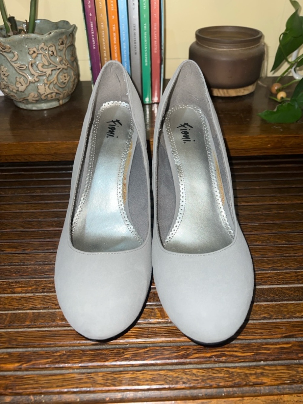 FIONI Clothing Light Gray Round-Toe Pumps